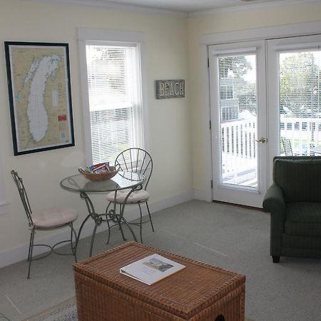 Captain'S Cottage Suites Grand Haven Room photo
